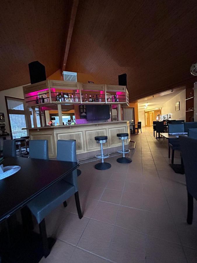 Hotel Edirol Vouvry ภายนอก รูปภาพ