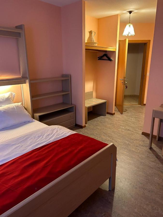 Hotel Edirol Vouvry ภายนอก รูปภาพ