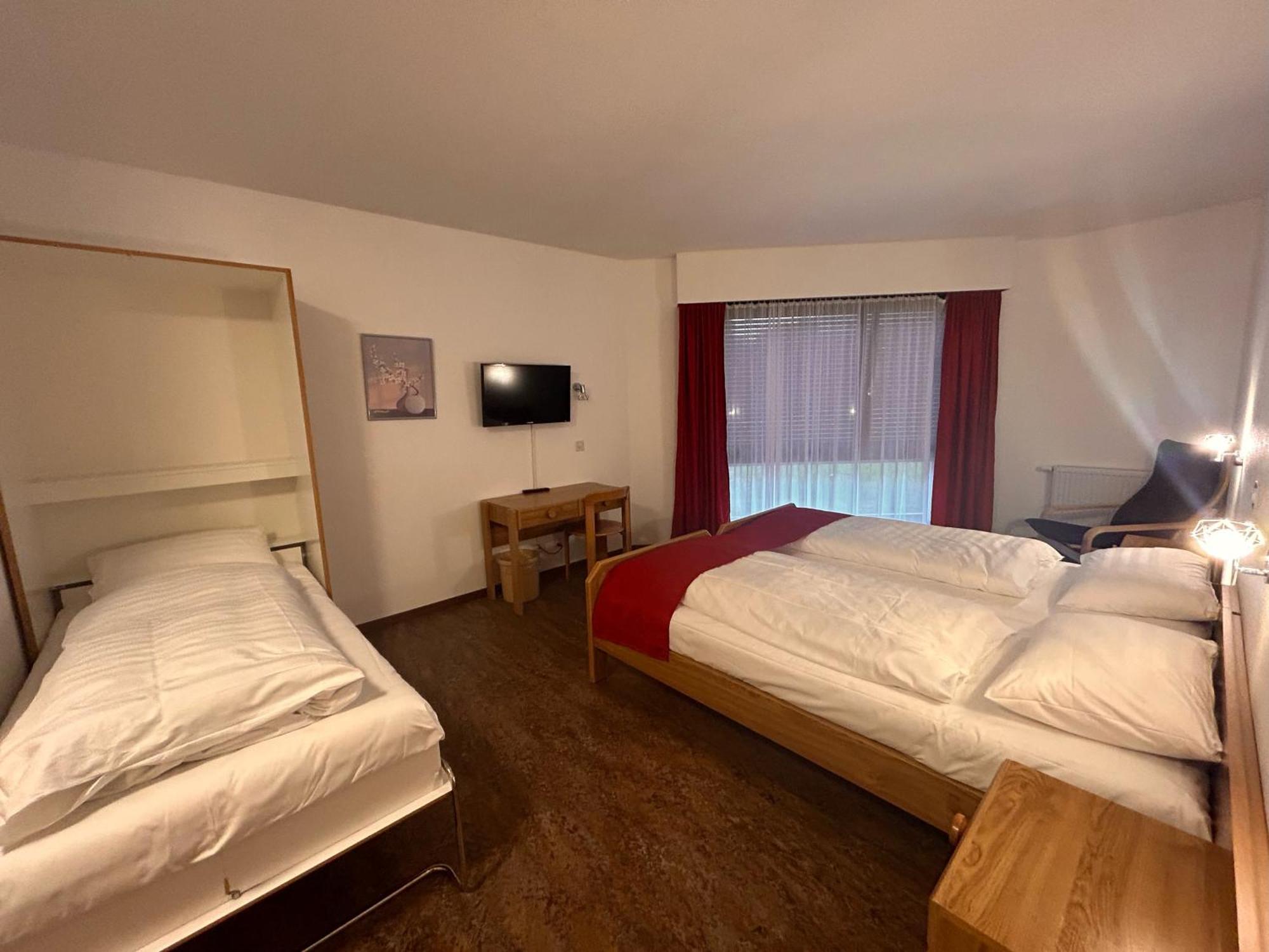 Hotel Edirol Vouvry ภายนอก รูปภาพ